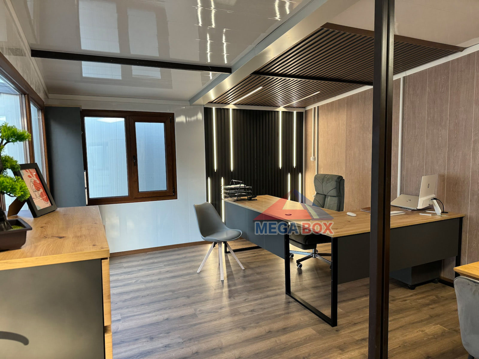 Офис контейнер от вътре